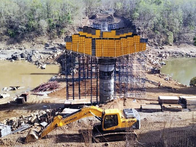 Bridge work on Kalu river slow | काळू नदीवरील पुलाचे काम संथ