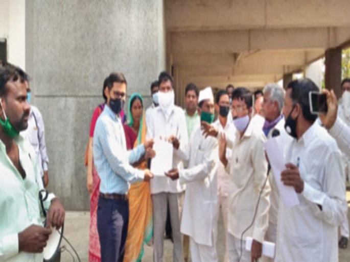 Authorities barred entry to villages in the Kalu Dam area | काळू धरण क्षेत्रातील गावांत अधिकाऱ्यांना केली प्रवेशबंदी Authorities barred entry to villages in the Kalu Dam area | काळू धरण क्षेत्रातील गावांत अधिकाऱ्यांना केली प्रवेशबंदी