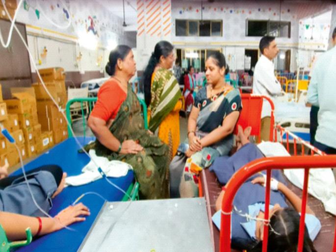 Student distress due to diet; The Minister of Education arrived at midnight; The sleeping children were woken up | आहारामुळे विद्यार्थ्यांची आबाळ; शिक्षणमंत्री मध्यरात्री आले; झोपलेल्या मुलांना उठवून गेले Student distress due to diet; The Minister of Education arrived at midnight; The sleeping children were woken up | आहारामुळे विद्यार्थ्यांची आबाळ; शिक्षणमंत्री मध्यरात्री आले; झोपलेल्या मुलांना उठवून गेले