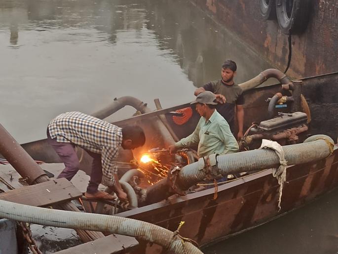 kalwa in thane action taken against unauthorized sand miners in mumbra bay | ठाण्यातील कळवा, मुंब्रा खाडीत अनधिकृत रेती उत्खनन करणार्यांवर धडक कारवाई! kalwa in thane action taken against unauthorized sand miners in mumbra bay | ठाण्यातील कळवा, मुंब्रा खाडीत अनधिकृत रेती उत्खनन करणार्यांवर धडक कारवाई!