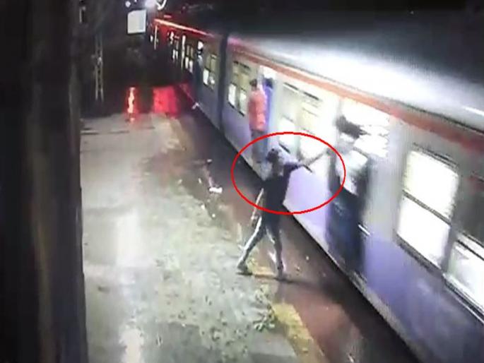 Due Mobile robbery Unfortunate death of Chetan of Nashik who came for his friend's birthday | मित्राच्या वाढदिवसासाठी आलेल्या नाशिकच्या चेतनचा मोबाईल चोरीच्या घटनेत दुर्दैवी मृत्यू 