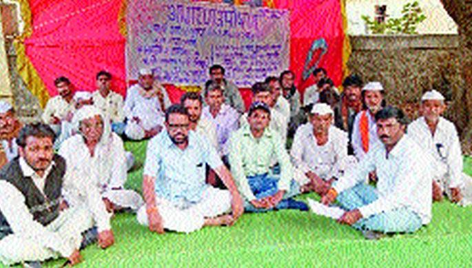 Adivasi agitation fasting for the revolt | आवर्तनासाठी आदिवासींचे आमरण उपोषण Adivasi agitation fasting for the revolt | आवर्तनासाठी आदिवासींचे आमरण उपोषण