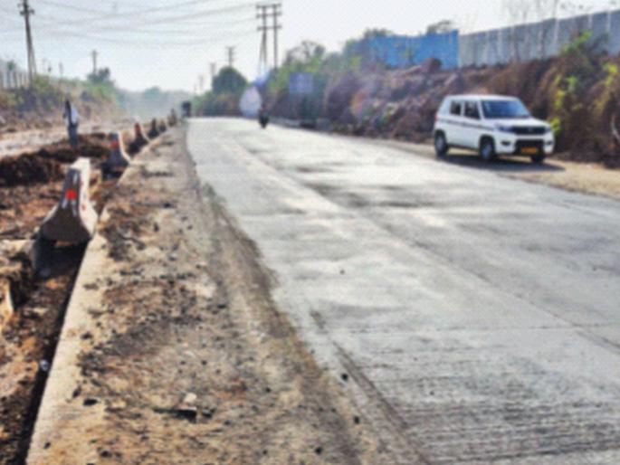 Death toll on Raita Bridge before inauguration, traffic on both sides on one lane | उद्घाटन करण्याआधीच रायता पुलावर मृत्यूचे तांडव, एकाच मार्गिकेवरून दोन्ही बाजुची वाहतूक सुरू Death toll on Raita Bridge before inauguration, traffic on both sides on one lane | उद्घाटन करण्याआधीच रायता पुलावर मृत्यूचे तांडव, एकाच मार्गिकेवरून दोन्ही बाजुची वाहतूक सुरू