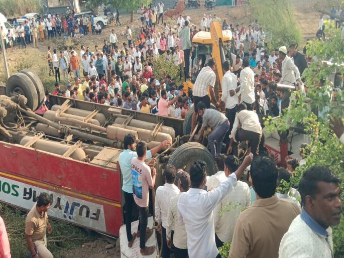 Lost control while overtaking; ST accident on Ahilyanagar-Kalyan highway, case registered against deceased driver | ओव्हरटेकिंगच्या नादात ताबा सुटला; अहिल्यानगर-कल्याण महामार्गांवरील एसटी अपघात, मृत चालकाविरुद्ध गुन्हा दाखल Lost control while overtaking; ST accident on Ahilyanagar-Kalyan highway, case registered against deceased driver | ओव्हरटेकिंगच्या नादात ताबा सुटला; अहिल्यानगर-कल्याण महामार्गांवरील एसटी अपघात, मृत चालकाविरुद्ध गुन्हा दाखल