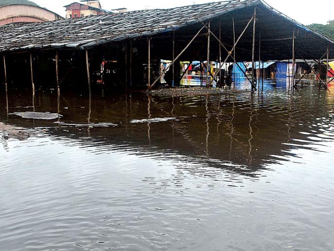 One crore loss of APMC | एपीएमसीचे एक कोटींचे नुकसान One crore loss of APMC | एपीएमसीचे एक कोटींचे नुकसान