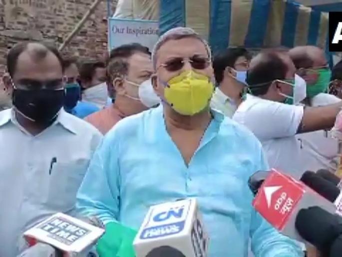 tmc mp kalyan banerjee controversial comments against west bengal governor jagdeep dhankhar | Narada Case: “तुमचा कार्यकाळ संपू दे, मग तुरुंगातच पाठवतो”; टीएमसी खासदाराने राज्यपालांना धमकावले tmc mp kalyan banerjee controversial comments against west bengal governor jagdeep dhankhar | Narada Case: “तुमचा कार्यकाळ संपू दे, मग तुरुंगातच पाठवतो”; टीएमसी खासदाराने राज्यपालांना धमकावले