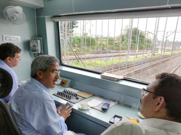 general Manager of central railway not happy with situation of Kalyan station | कल्याण स्थानकातील बकालपणामुळे महाव्यवस्थापक नाराज; आठ दिवसात परिस्थिती सुधारण्याचे आदेश general Manager of central railway not happy with situation of Kalyan station | कल्याण स्थानकातील बकालपणामुळे महाव्यवस्थापक नाराज; आठ दिवसात परिस्थिती सुधारण्याचे आदेश