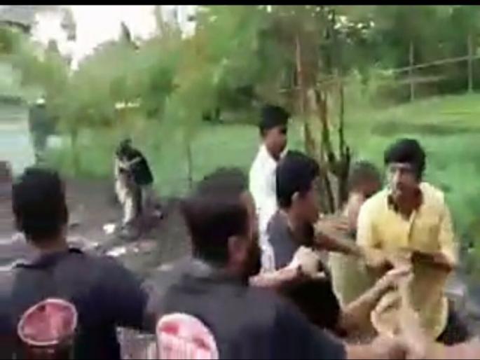 Clash of two farmers due to land disputes | जमिनीच्या वादातून दोन शेतकऱ्यांच्या गटात हाणामारी Clash of two farmers due to land disputes | जमिनीच्या वादातून दोन शेतकऱ्यांच्या गटात हाणामारी