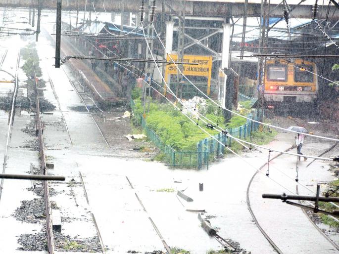 Drinking water in the deeper parts of Kalyan | कल्याणच्या सखल भागांत साचले पाणी Drinking water in the deeper parts of Kalyan | कल्याणच्या सखल भागांत साचले पाणी