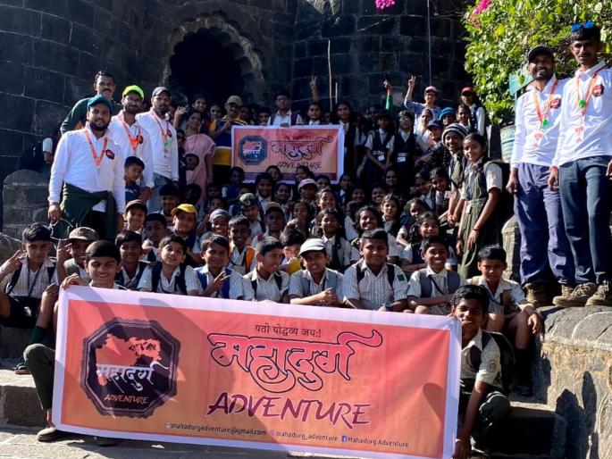 Kalyan: On the occasion of Shiv Jayanti, Kalyan's Mahadurg Adventure created awareness on Shivneri Fort. | Kalyan: शिवजयंतीच्या निमित्ताने कल्याणच्या महादुर्ग ऍडव्हेंचरने किल्ले शिवनेरीवर केली जनजागृती Kalyan: On the occasion of Shiv Jayanti, Kalyan's Mahadurg Adventure created awareness on Shivneri Fort. | Kalyan: शिवजयंतीच्या निमित्ताने कल्याणच्या महादुर्ग ऍडव्हेंचरने किल्ले शिवनेरीवर केली जनजागृती