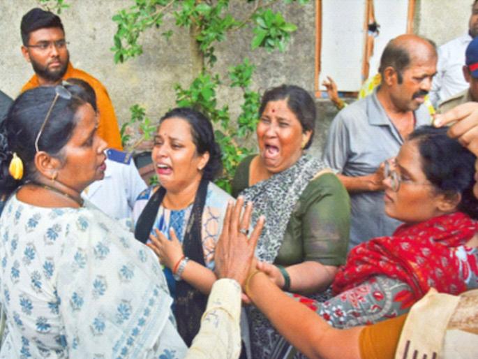 A mountain of sorrow How can I tell my daughter that her mother and grandmother are dead Nilanchar Sahu collapsed on the ground | दु:खाचा डोंगर...; आई, आजी गेल्याचे मुलीला कसे सांगू...? निलंचर साहू जमिनीवरच कोसळले A mountain of sorrow How can I tell my daughter that her mother and grandmother are dead Nilanchar Sahu collapsed on the ground | दु:खाचा डोंगर...; आई, आजी गेल्याचे मुलीला कसे सांगू...? निलंचर साहू जमिनीवरच कोसळले