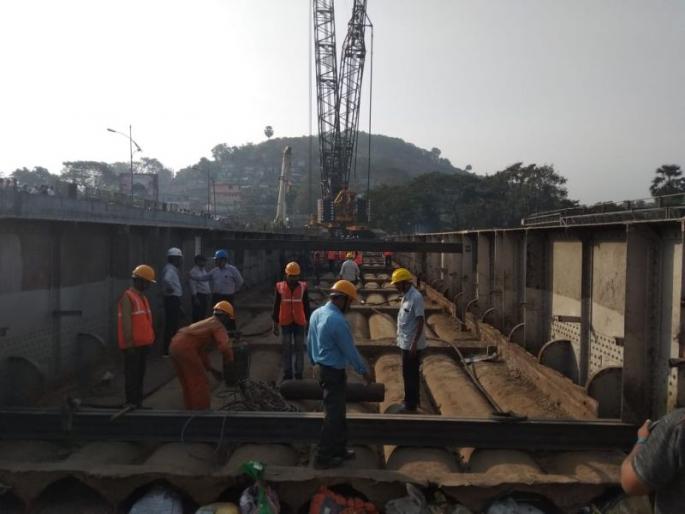 Kalyan's Patri Pool bridge to be dismantled | Kalyan's Patri Pool : कल्याण स्थानकाजवळील पत्रीपुलाच्या पाडकामाला काही मिनिटांतच होणार सुरुवात Kalyan's Patri Pool bridge to be dismantled | Kalyan's Patri Pool : कल्याण स्थानकाजवळील पत्रीपुलाच्या पाडकामाला काही मिनिटांतच होणार सुरुवात