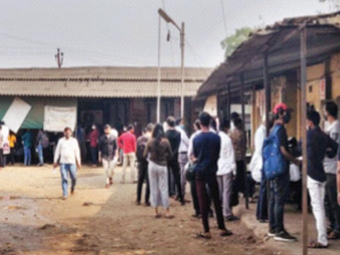 Those who come for license work are inconvenienced | लायसन्सच्या कामासाठी येणाऱ्यांची होतेय गैरसोय Those who come for license work are inconvenienced | लायसन्सच्या कामासाठी येणाऱ्यांची होतेय गैरसोय