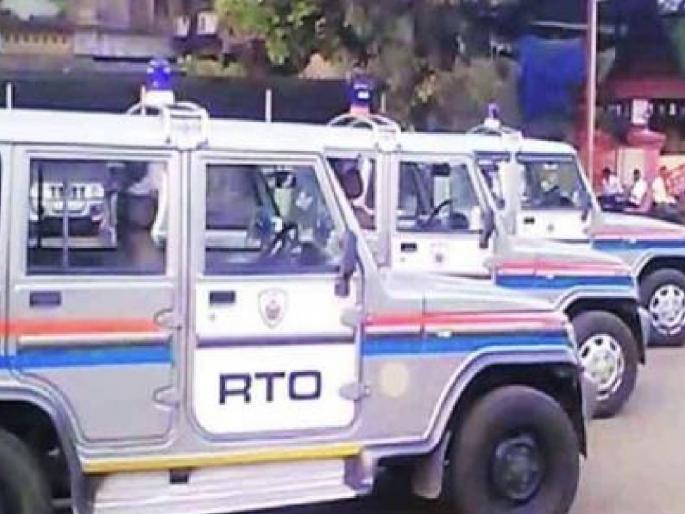 Kalyan RTO's strange behavior, instead of a stand, the tariff list is on social media | कल्याण आरटीओचा अजब कारभार, स्टॅंडऐवजी दरपत्रक साेशल मीडियावर Kalyan RTO's strange behavior, instead of a stand, the tariff list is on social media | कल्याण आरटीओचा अजब कारभार, स्टॅंडऐवजी दरपत्रक साेशल मीडियावर