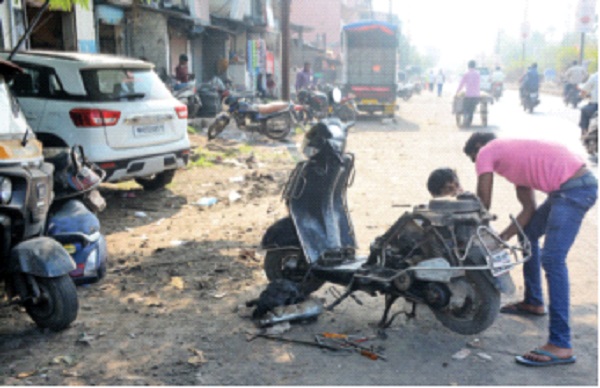 Illegal warehouses, foraging crops of garages; Neglect of systems, increase in fire incidents | बेकायदा गोदाम, गॅरेजचे फोफावले पीक; यंत्रणांचे दुर्लक्ष, आग लागण्याच्या घटनांमध्ये वाढ