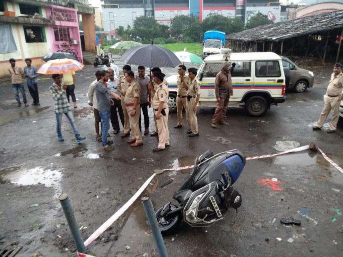 In kalyan murder of woman; The accused arrested in the hour | थरारक! कल्याणमध्ये भरदिवसा महिलेची हत्या; तासाभरात आरोपी गजाआड In kalyan murder of woman; The accused arrested in the hour | थरारक! कल्याणमध्ये भरदिवसा महिलेची हत्या; तासाभरात आरोपी गजाआड