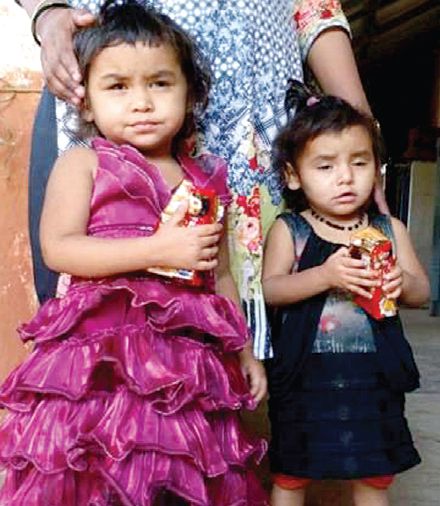 Kalyan: Baba's departure from two daughters? | कल्याण : दोन मुलींना सोडून बापाचे पलायन ? Kalyan: Baba's departure from two daughters? | कल्याण : दोन मुलींना सोडून बापाचे पलायन ?