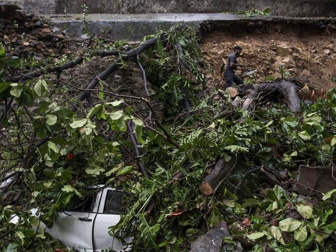 3 dead 1 injured after school wall collapsed in Kalyan | मुसळधार पावसामुळे कल्याणमध्ये शाळेची भिंत कोसळून तिघांचा मृत्यू 3 dead 1 injured after school wall collapsed in Kalyan | मुसळधार पावसामुळे कल्याणमध्ये शाळेची भिंत कोसळून तिघांचा मृत्यू