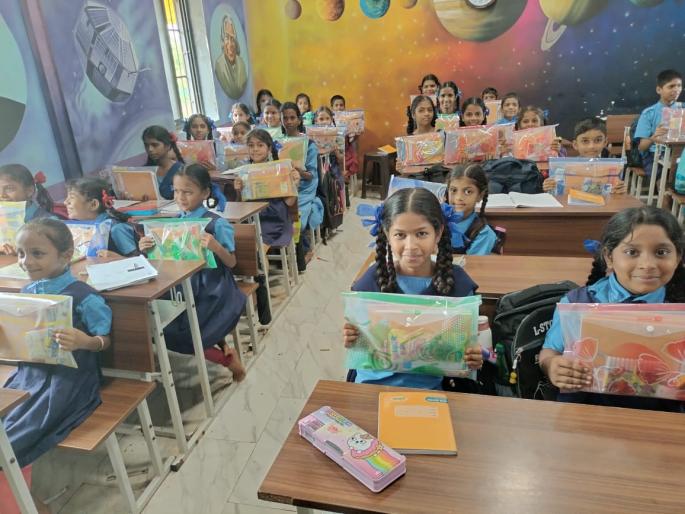 Toilet constructed for Zilla Parishad school students | जिल्हा परिषद शाळेतील विद्यार्थ्यांसाठी बांधले शौचालय Toilet constructed for Zilla Parishad school students | जिल्हा परिषद शाळेतील विद्यार्थ्यांसाठी बांधले शौचालय