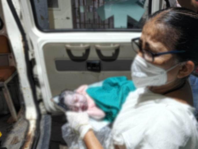 KDMC hospital refused to deliver a pregnant woman | गरोदर महिलेची प्रसूती करण्यास केडीएमसीच्या रुग्णालयाने दिला नकार KDMC hospital refused to deliver a pregnant woman | गरोदर महिलेची प्रसूती करण्यास केडीएमसीच्या रुग्णालयाने दिला नकार