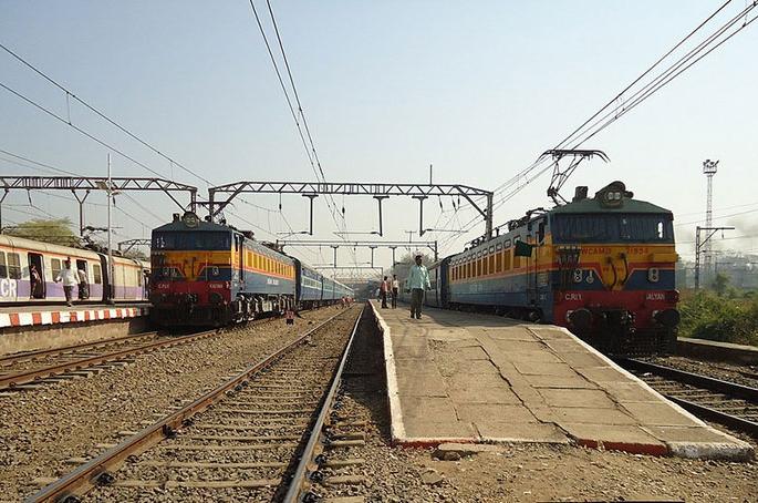 Coronavirus; 21 trains running from Maharashtra canceled till June 30 | Coronavirus; महाराष्ट्रातून धावणाऱ्या 'या' २१ रेल्वे गाड्या ३० जूनपर्यंत रद्द