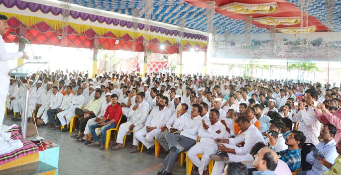 Kalyan Rao asked, why did you go to BJP? Workers raised their hands | कल्याणरावांनी विचारले, भाजपमध्ये जायचं का ? कार्यकर्त्यांनी हात उंचावून दिला प्रवेशासाठी होकार Kalyan Rao asked, why did you go to BJP? Workers raised their hands | कल्याणरावांनी विचारले, भाजपमध्ये जायचं का ? कार्यकर्त्यांनी हात उंचावून दिला प्रवेशासाठी होकार