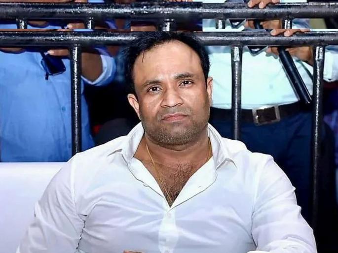 Kamal Mishra was arrested for crushing his wife under the car after Caught affaire | अफेअर पकडल्याने पत्नीला कारखाली चिरडणाऱ्या कमल मिश्राला अटक Kamal Mishra was arrested for crushing his wife under the car after Caught affaire | अफेअर पकडल्याने पत्नीला कारखाली चिरडणाऱ्या कमल मिश्राला अटक