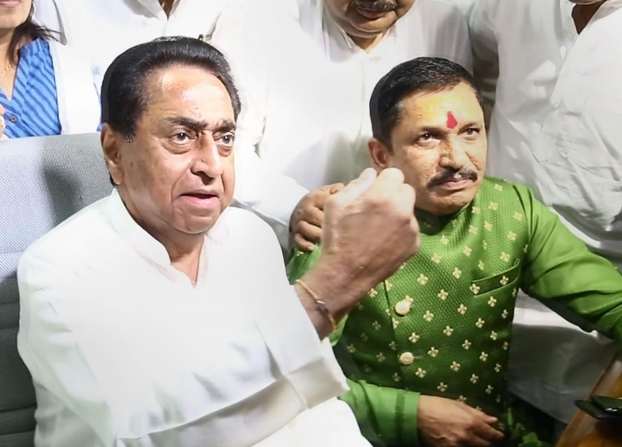 Two BJP MLAs open support to Kamal Nath government | कमलनाथ सरकारला भाजपच्या दोन आमदारांचा उघड पाठिंबा Two BJP MLAs open support to Kamal Nath government | कमलनाथ सरकारला भाजपच्या दोन आमदारांचा उघड पाठिंबा