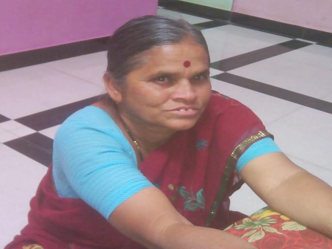 The second floor of the wall collapsed on the neighboring house due to the rains; scrap elderly women death | पावसामुळे दुसऱ्या मजल्याची भिंत शेजारील घरावर कोसळली; मलाब्याखाली दबून वृद्धेचा मृत्यू The second floor of the wall collapsed on the neighboring house due to the rains; scrap elderly women death | पावसामुळे दुसऱ्या मजल्याची भिंत शेजारील घरावर कोसळली; मलाब्याखाली दबून वृद्धेचा मृत्यू