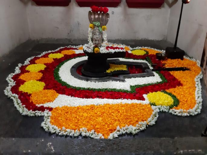 two and a half hundred years old Kameshwar temple decorated for Tripurari Poornima | त्रिपुरारी पौर्णिमेसाठी सजले अडीचशे वर्ष जुने 'कामेश्वर मंदिर' two and a half hundred years old Kameshwar temple decorated for Tripurari Poornima | त्रिपुरारी पौर्णिमेसाठी सजले अडीचशे वर्ष जुने 'कामेश्वर मंदिर'