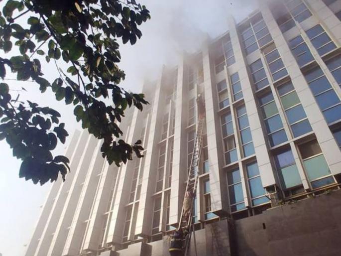 no facilities there are transfers of doctors in mumbai | सुविधा नाहीत; त्यात डॉक्टरांच्या बदल्या, कामगार रुग्णालयात मोठी गैरसोय no facilities there are transfers of doctors in mumbai | सुविधा नाहीत; त्यात डॉक्टरांच्या बदल्या, कामगार रुग्णालयात मोठी गैरसोय