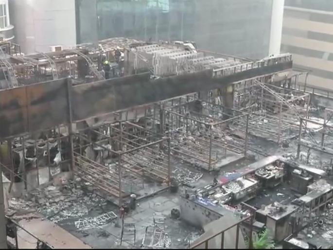Kamla Mill Agniandav - Women's death due to getting stuck in the washroom | #KamalaMillsFire - वॉशरुममध्ये अडकल्याने महिलांचा मृत्यू