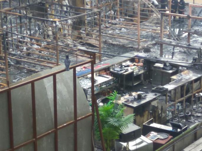 Kamla Mill Fire: Officer responsible for restaurant owners; The Inquiry Commission has blamed it | कमला मिल आग: रेस्टॉरंट मालकांसह अधिकारी जबाबदार; चौकशी आयोगाने ठेवला ठपका Kamla Mill Fire: Officer responsible for restaurant owners; The Inquiry Commission has blamed it | कमला मिल आग: रेस्टॉरंट मालकांसह अधिकारी जबाबदार; चौकशी आयोगाने ठेवला ठपका
