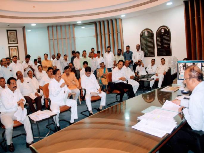 we will besiege the municipal headquarters Ganesh Naik was shocked by the public's questions | ...अन्यथा महापालिका मुख्यालयाला घेराव घालू; जनतेच्या प्रश्नांवरून गणेश नाईक कडाडले we will besiege the municipal headquarters Ganesh Naik was shocked by the public's questions | ...अन्यथा महापालिका मुख्यालयाला घेराव घालू; जनतेच्या प्रश्नांवरून गणेश नाईक कडाडले