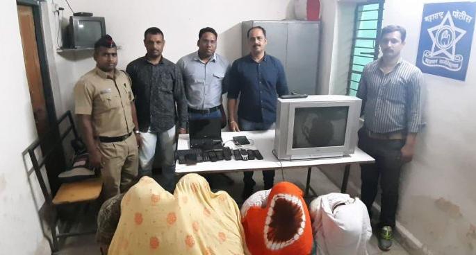 Cricket betting in Kamthi : Three lakhs of goods seized with the vehicle | कामठीत सापडला क्रिकेट सट्टा : वाहनासह तीन लाखाचा माल जप्त Cricket betting in Kamthi : Three lakhs of goods seized with the vehicle | कामठीत सापडला क्रिकेट सट्टा : वाहनासह तीन लाखाचा माल जप्त