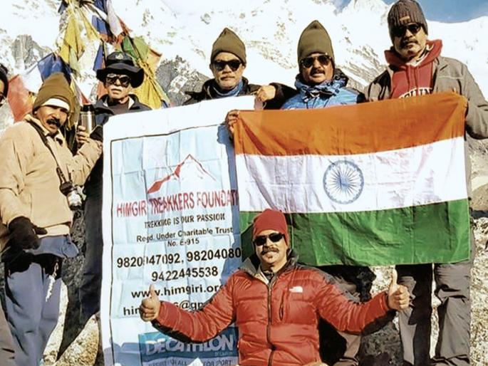 Triangular at the top of the Kanchanganga base | कांचनगंगा बेस शिखरावर तिरंगा Triangular at the top of the Kanchanganga base | कांचनगंगा बेस शिखरावर तिरंगा