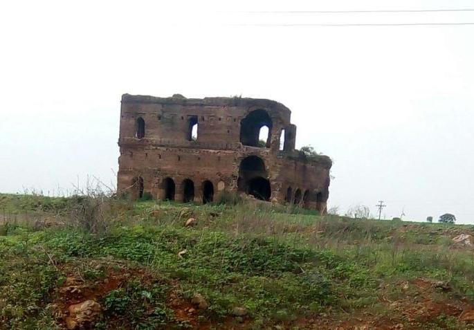 Digging in the area of the Kanchani Mahal in mehkar | कंचनी महालाच्या परिसरात खोदकाम Digging in the area of the Kanchani Mahal in mehkar | कंचनी महालाच्या परिसरात खोदकाम