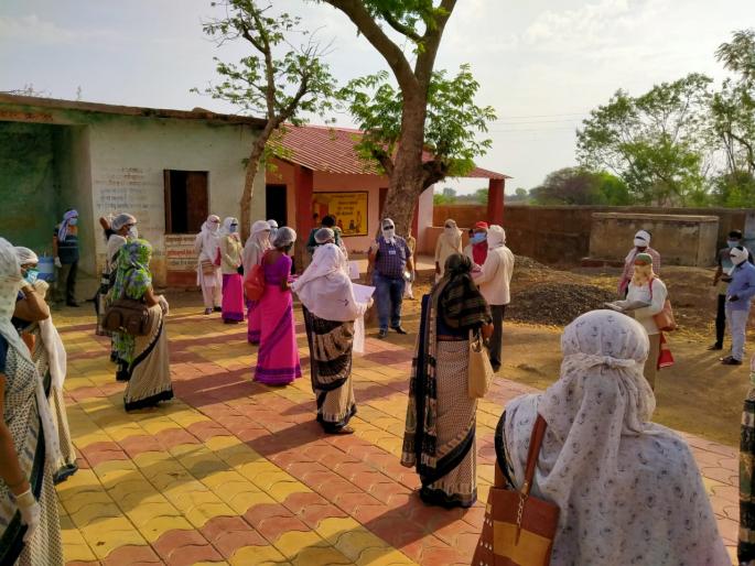 Coronavirus: Household Survey of Health Department at Kanchanpur | Coronavirus : कंचनपूर येथे आरोग्य विभागाचे घरोघरी सर्वेक्षण