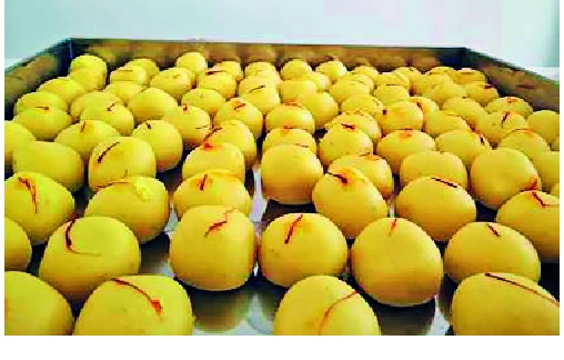 Saturni Kandi Padha is now 'Sugar Free'! Great demand from country, Gulf and Gulf countries too | साताऱ्याचा कंदी पेढा आता ‘शुगर फ्री’! देशभरातून, तसेच आखाती देशांतूनही मोठी मागणी Saturni Kandi Padha is now 'Sugar Free'! Great demand from country, Gulf and Gulf countries too | साताऱ्याचा कंदी पेढा आता ‘शुगर फ्री’! देशभरातून, तसेच आखाती देशांतूनही मोठी मागणी