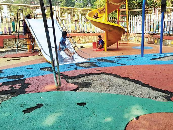 Rubber mats in the garden at Kandivali | कांदिवली येथील उद्यानातील रबर मॅट दुरवस्थेत Rubber mats in the garden at Kandivali | कांदिवली येथील उद्यानातील रबर मॅट दुरवस्थेत