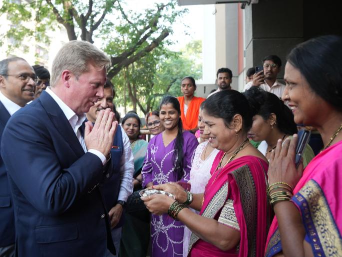 Kandivali's 'Atal Bihari Vajpayee Skill Development Centre' gets international recognition; New Zealand minister impressed | कांदिवलीच्या 'अटल बिहारी वाजपेयी कौशल्य विकास केंद्राला' आंतरराष्ट्रीय मान्यता; न्यूझीलंडचे मंत्री प्रभावित Kandivali's 'Atal Bihari Vajpayee Skill Development Centre' gets international recognition; New Zealand minister impressed | कांदिवलीच्या 'अटल बिहारी वाजपेयी कौशल्य विकास केंद्राला' आंतरराष्ट्रीय मान्यता; न्यूझीलंडचे मंत्री प्रभावित