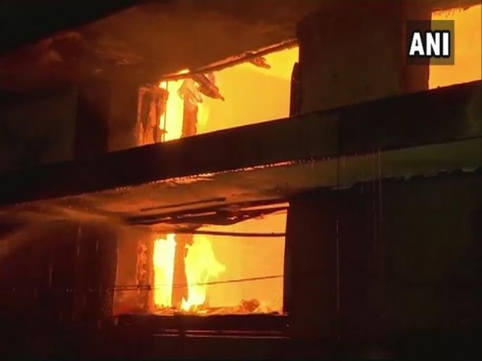 Six fire engines of six fire brigade fired on fire at Cineviewa studio in Kanjurmarg | कांजूरमार्गमधील सिने विस्टा स्टुडिओला लागलेली भीषण आग नियंत्रणात Six fire engines of six fire brigade fired on fire at Cineviewa studio in Kanjurmarg | कांजूरमार्गमधील सिने विस्टा स्टुडिओला लागलेली भीषण आग नियंत्रणात