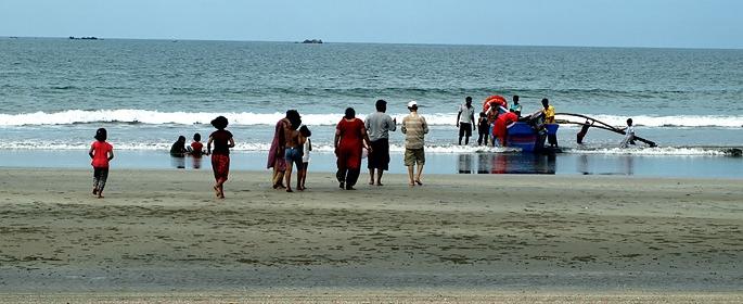 Sindhudurg district tourists gambling, thousands of people in the numbers | सिंधुदुर्ग जिल्हा पर्यटकांनी गजबजला, हजारोंच्या संख्येने दाखल Sindhudurg district tourists gambling, thousands of people in the numbers | सिंधुदुर्ग जिल्हा पर्यटकांनी गजबजला, हजारोंच्या संख्येने दाखल