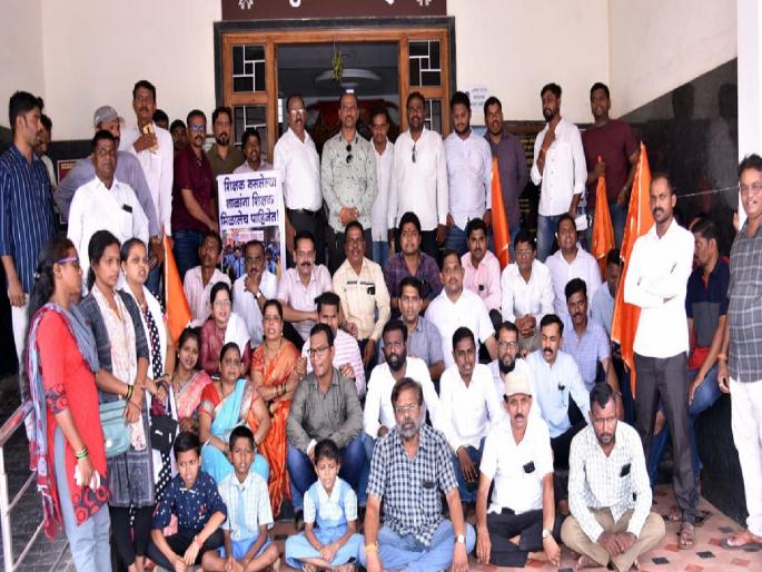 Shiv Sena Uddhav Thackeray party agitation in Kankavli for teacher recruitment | शिक्षक भरतीसाठी कणकवलीत शिवसेना उद्धव ठाकरे पक्षाचे आंदोलन!, जिल्हा परिषदेच्या शाळा बंद करण्याचा सरकारचा घाट असल्याचा आरोप Shiv Sena Uddhav Thackeray party agitation in Kankavli for teacher recruitment | शिक्षक भरतीसाठी कणकवलीत शिवसेना उद्धव ठाकरे पक्षाचे आंदोलन!, जिल्हा परिषदेच्या शाळा बंद करण्याचा सरकारचा घाट असल्याचा आरोप