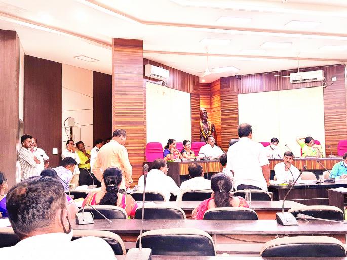 BJP-Shiv Sena members in Dist. W. Verbal clash at the general meeting | भाजप-शिवसेना सदस्यांमध्ये जि. प. सर्वसाधारण सभेत शाब्दिक चकमक