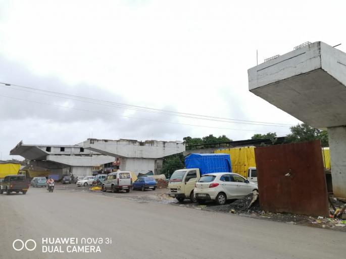 Work on flyover in Kankavali stalled! | कणकवलीतील उड्डाणपूलाचे काम रखडले ! Work on flyover in Kankavali stalled! | कणकवलीतील उड्डाणपूलाचे काम रखडले !