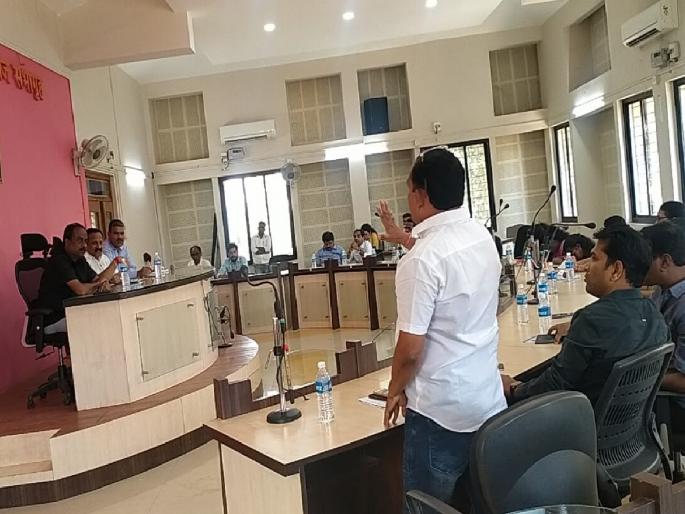 Unauthorized construction in Kankavali town; Tension in the general meeting of the municipal council | कणकवली शहरातील अनधिकृत बांधकामाच्या मुद्यावरून खडाजंगी; नगरपंचायतीच्या सर्वसाधारण सभेत तणाव Unauthorized construction in Kankavali town; Tension in the general meeting of the municipal council | कणकवली शहरातील अनधिकृत बांधकामाच्या मुद्यावरून खडाजंगी; नगरपंचायतीच्या सर्वसाधारण सभेत तणाव