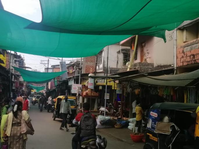 Transactions with black ribbons in Sindhudurg, mixed response in Bandla district | सिंधुदुर्गात काळ्या फिती लावून व्यवहार, बंदला जिल्ह्यात संमिश्र प्रतिसाद Transactions with black ribbons in Sindhudurg, mixed response in Bandla district | सिंधुदुर्गात काळ्या फिती लावून व्यवहार, बंदला जिल्ह्यात संमिश्र प्रतिसाद