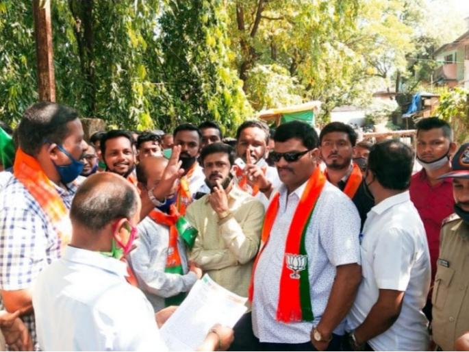 BJP staged agitation against increased electricity bill in Kankavali! | कणकवलीत भाजपाने केले वाढीव वीज बिल विरोधात आंदोलन ! BJP staged agitation against increased electricity bill in Kankavali! | कणकवलीत भाजपाने केले वाढीव वीज बिल विरोधात आंदोलन !