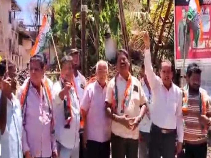 Demonstrations by Congress in Kankavli in support of Rahul Gandhi, raising slogans against the central government | राहुल गांधी यांच्या समर्थनार्थ कणकवलीत काँग्रेसकडून निदर्शने, केंद्र शासनाच्या विरोधात घोषणाबाजी Demonstrations by Congress in Kankavli in support of Rahul Gandhi, raising slogans against the central government | राहुल गांधी यांच्या समर्थनार्थ कणकवलीत काँग्रेसकडून निदर्शने, केंद्र शासनाच्या विरोधात घोषणाबाजी